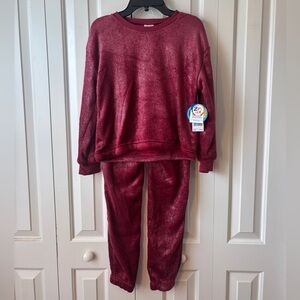 NWT Sleep On It Fleece Pajama Set in Berry